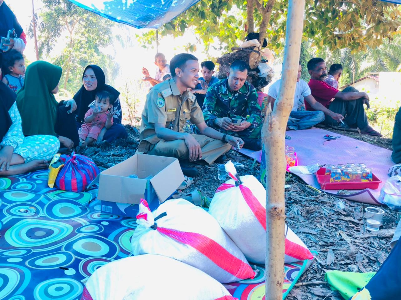 Penyerahan Bantuan untuk Masyarakat yang terkena Musibah